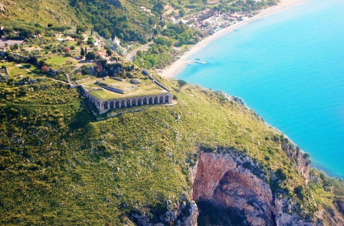 Incantevole Attico 1Minuto Dal Mare Wifi Netflix Террачина Экстерьер фото